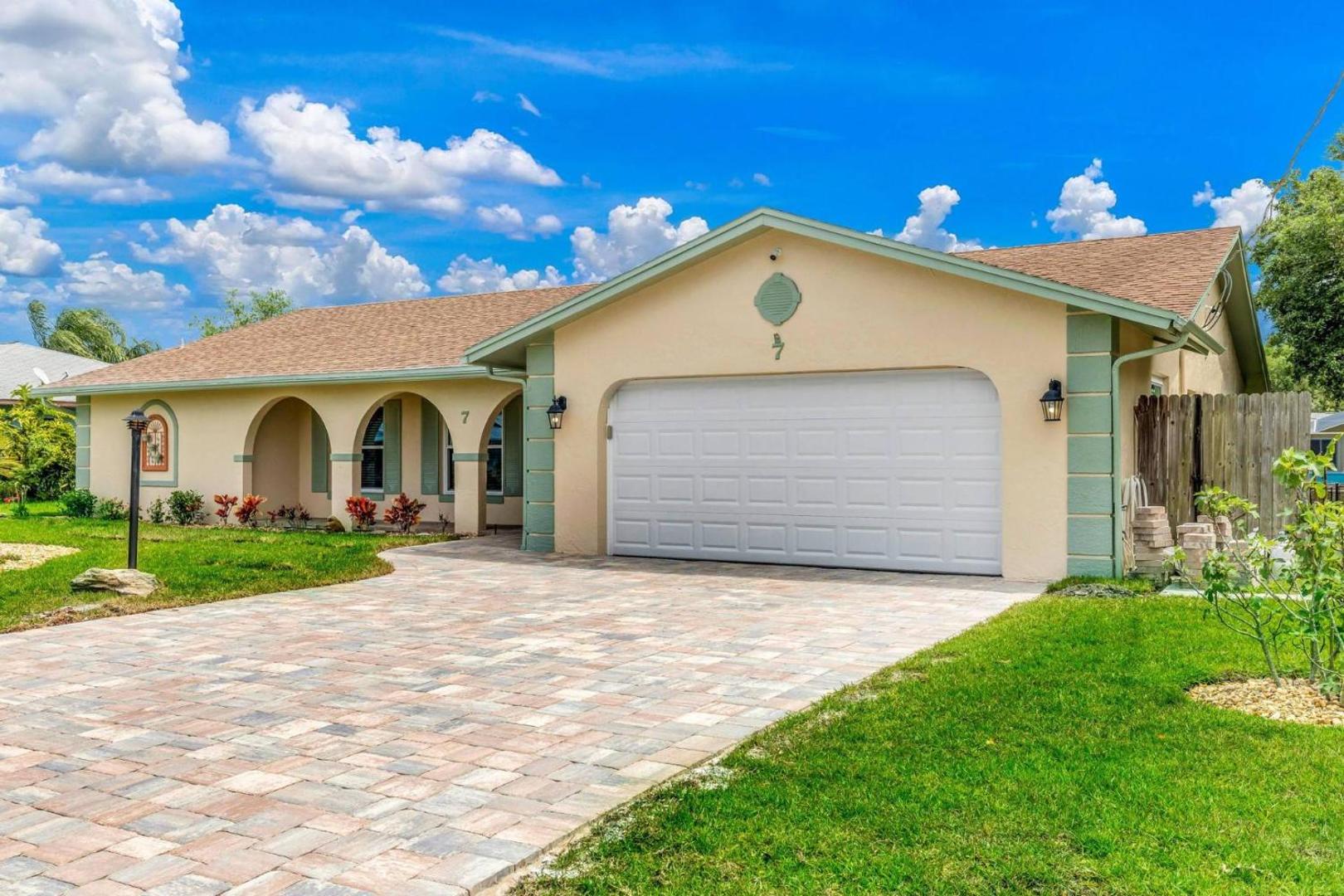 Fleming Ct Pool Home – Palm Coast